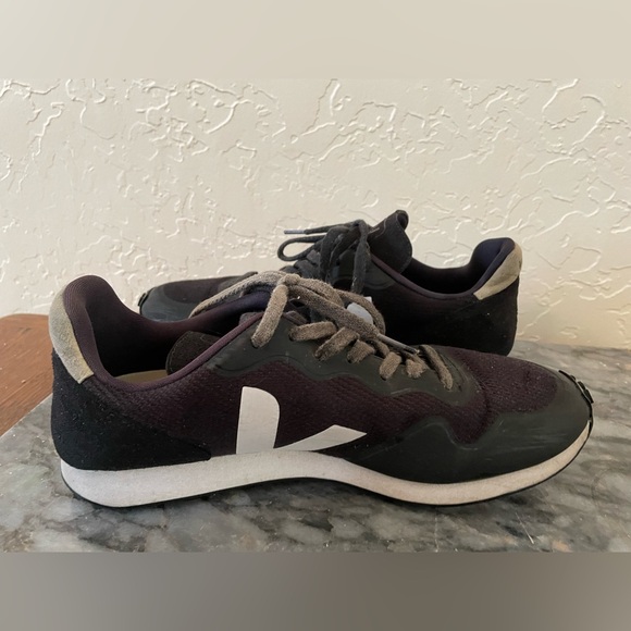 Veja Men’s SDU B-MESH BLACK WHITE shoes. 11.5. GUC. - Picture 9 of 14